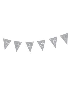 Idéal pour fêter votre soirée d'anniversaire, cette banderole en argent  spécial 25 ans sera parfaite pour colorer la décoration de votre salle des fêtes.  Un accessoire déco indispensable à prix discount !  Banderole drapeaux anniversaire en argent  - 25