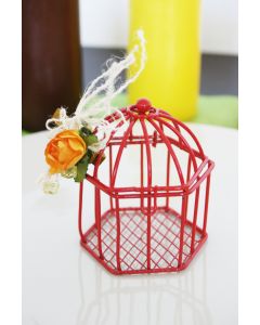 Cage en métal rouge